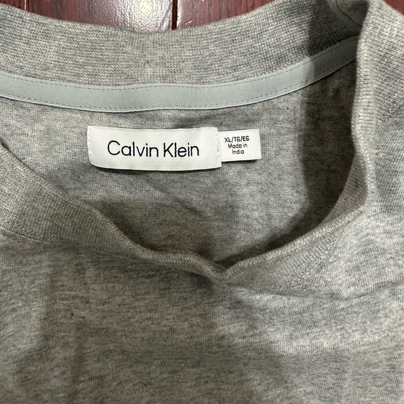 Calvin Klein Top - Picture 2 of 4